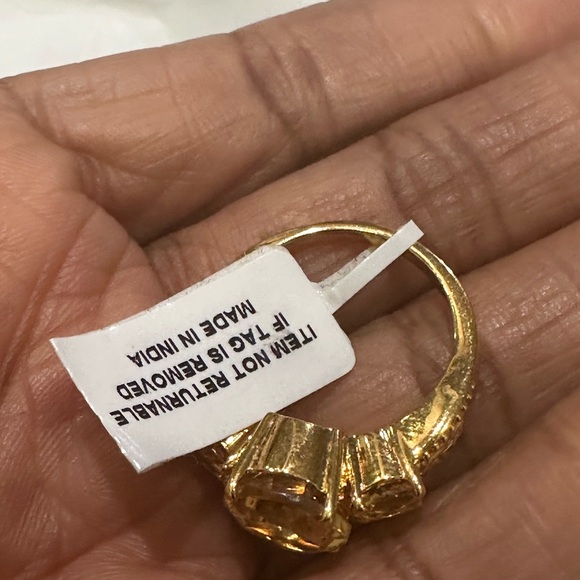 Elegant Gold Ring with Yellow Gemstones - Picture 2 of 12